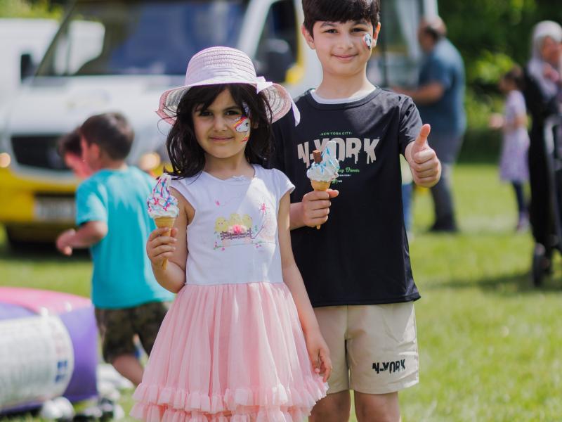 Children holding ice creams